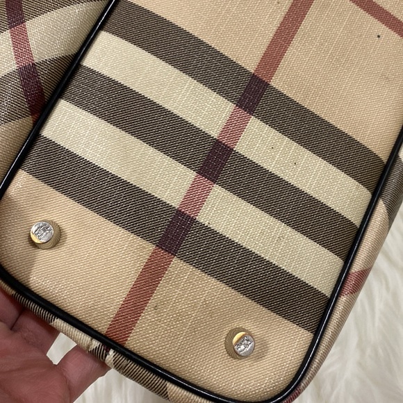 Burberry Tote 💯 authentic - Picture 6 of 14